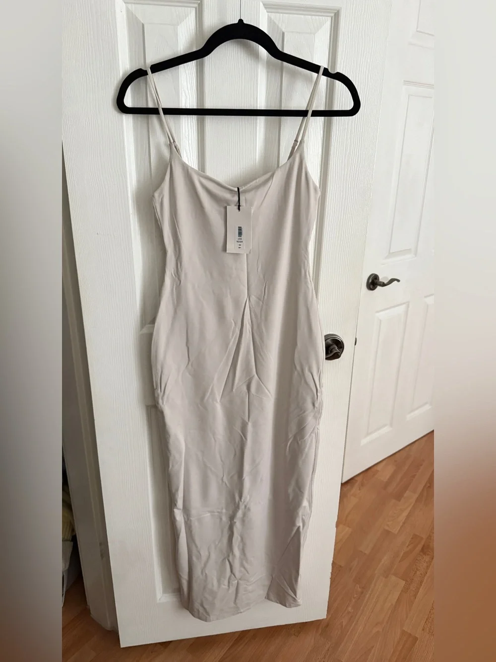 Aritzia contour maxi cami dress - matte pearl m - Picture 4 of 4